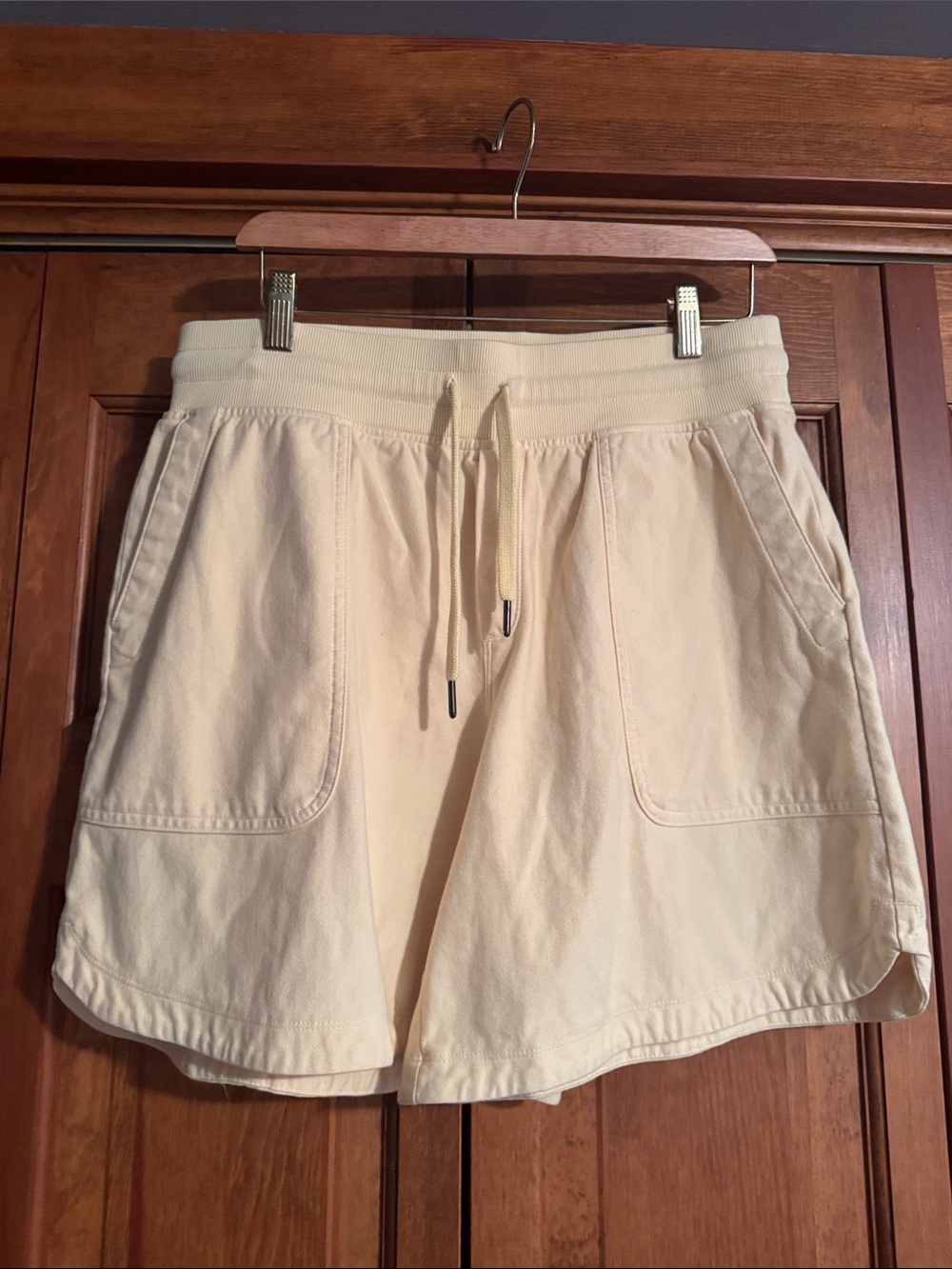 Athleta Shorts - Activewaear Mid-Rise Solid Pocket Drawstring - Yellow M